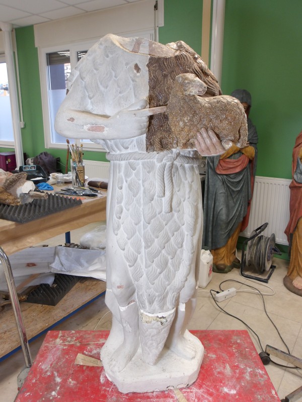 Atelier Giordani - Conservation - Restauration
Edifice – Mobilier - Sculpture – Objets d’art – Moulage –
Pierre, bois métal, polychromie et dorure - Dégagement d'une statue de St Jean-Baptiste en pierre - Pierre polychrome - -transport aller/retour en atelier
- Dégagement mécanique des surpeints sous lunettes binoculaire
- Purge des anciennes restaurations et reprise reprise au polyfila des zones à combler et modeler
- Scellement de la tête et de la terrasse par goujon en inox et colle Hilti
- Retouche colorée
- Repose et fixation