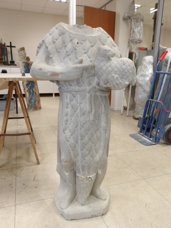 Atelier Giordani - Conservation - Restauration
Edifice – Mobilier - Sculpture – Objets d’art – Moulage –
Pierre, bois métal, polychromie et dorure - Dégagement d'une statue de St Jean-Baptiste en pierre - Pierre polychrome - -transport aller/retour en atelier
- Dégagement mécanique des surpeints sous lunettes binoculaire
- Purge des anciennes restaurations et reprise reprise au polyfila des zones à combler et modeler
- Scellement de la tête et de la terrasse par goujon en inox et colle Hilti
- Retouche colorée
- Repose et fixation