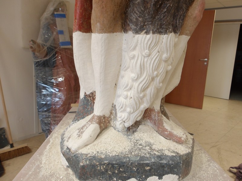 Atelier Giordani - Conservation - Restauration
Edifice – Mobilier - Sculpture – Objets d’art – Moulage –
Pierre, bois métal, polychromie et dorure - Dégagement d'une statue de St Jean-Baptiste en pierre - Pierre polychrome - -transport aller/retour en atelier
- Dégagement mécanique des surpeints sous lunettes binoculaire
- Purge des anciennes restaurations et reprise reprise au polyfila des zones à combler et modeler
- Scellement de la tête et de la terrasse par goujon en inox et colle Hilti
- Retouche colorée
- Repose et fixation