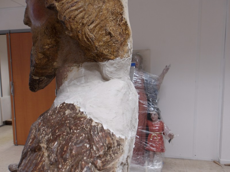 Atelier Giordani - Conservation - Restauration
Edifice – Mobilier - Sculpture – Objets d’art – Moulage –
Pierre, bois métal, polychromie et dorure - Dégagement d'une statue de St Jean-Baptiste en pierre - Pierre polychrome - -transport aller/retour en atelier
- Dégagement mécanique des surpeints sous lunettes binoculaire
- Purge des anciennes restaurations et reprise reprise au polyfila des zones à combler et modeler
- Scellement de la tête et de la terrasse par goujon en inox et colle Hilti
- Retouche colorée
- Repose et fixation