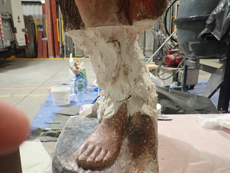 Atelier Giordani - Conservation - Restauration
Edifice – Mobilier - Sculpture – Objets d’art – Moulage –
Pierre, bois métal, polychromie et dorure - Dégagement d'une statue de St Jean-Baptiste en pierre - Pierre polychrome - -transport aller/retour en atelier
- Dégagement mécanique des surpeints sous lunettes binoculaire
- Purge des anciennes restaurations et reprise reprise au polyfila des zones à combler et modeler
- Scellement de la tête et de la terrasse par goujon en inox et colle Hilti
- Retouche colorée
- Repose et fixation