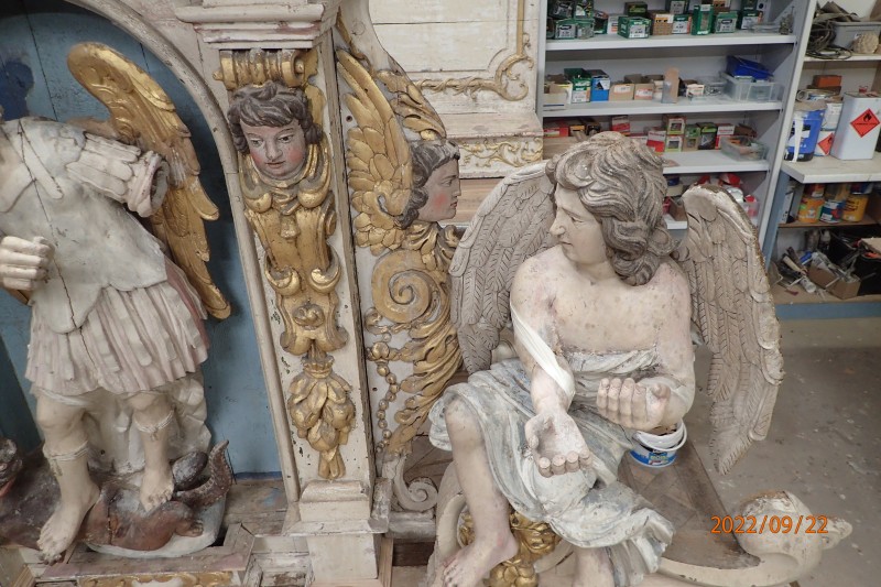 Atelier Giordani - Conservation - Restauration
Edifice – Mobilier - Sculpture – Objets d’art – Moulage –
Pierre, bois métal, polychromie et dorure - Conservation restauration du décor peint sur lambris, de l'ensemble retable maître-autel et boiseries latérales - Bois polychrome - - Dépose/repose totale du retable, du tableau, des parties basses des boiseries latérales et de certaines lames de lambris
- Révision et reprise des fixations de la structure
- Extraction et passivation des éléments ferreux
- Apposition de feuillard de plomb pour isolation du sol
- Remplacement à l’identique des boiseries altérées
- Réintégration des manquants : étoiles et éléments de décors par résine époxydique moulée ou greffes de bois de même essence
-Comblements des fissures
- Dépoussiérage et nettoyage de la crasse indurée
- Refixage des zones soulevées et écaillées de la polychromie
- Masticage des lacunes au modostuc 
- Réintégration colorée des lacunes de polychromie 
- Remise en teinte harmonieuse des boiseries latérales par la réalisation d’un jus
- Réintégration de la dorure par mixtion et or mica
- Application de cire microcristalline pour l'emmarchement