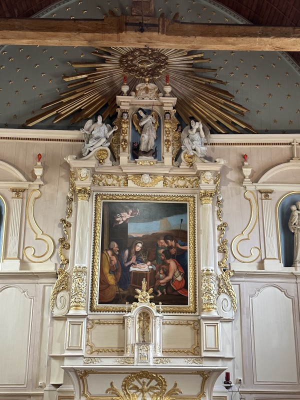 Atelier Giordani - Conservation - Restauration
Edifice – Mobilier - Sculpture – Objets d’art – Moulage –
Pierre, bois métal, polychromie et dorure - Conservation restauration du décor peint sur lambris, de l'ensemble retable maître-autel et boiseries latérales - Bois polychrome - - Dépose/repose totale du retable, du tableau, des parties basses des boiseries latérales et de certaines lames de lambris
- Révision et reprise des fixations de la structure
- Extraction et passivation des éléments ferreux
- Apposition de feuillard de plomb pour isolation du sol
- Remplacement à l’identique des boiseries altérées
- Réintégration des manquants : étoiles et éléments de décors par résine époxydique moulée ou greffes de bois de même essence
-Comblements des fissures
- Dépoussiérage et nettoyage de la crasse indurée
- Refixage des zones soulevées et écaillées de la polychromie
- Masticage des lacunes au modostuc 
- Réintégration colorée des lacunes de polychromie 
- Remise en teinte harmonieuse des boiseries latérales par la réalisation d’un jus
- Réintégration de la dorure par mixtion et or mica
- Application de cire microcristalline pour l'emmarchement