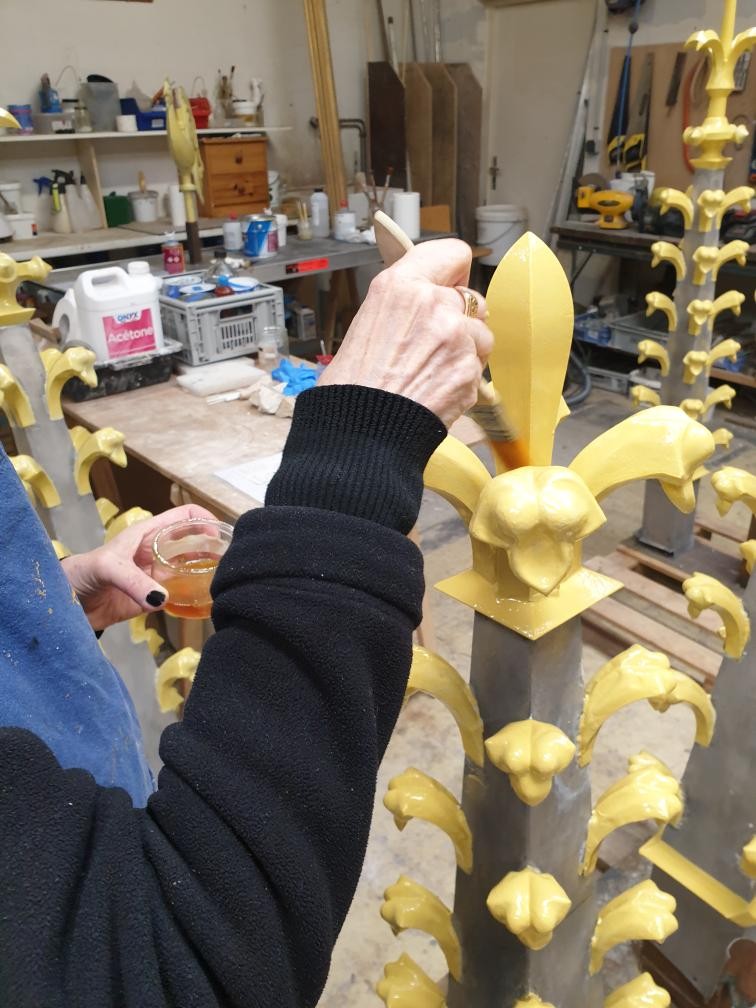 Atelier Giordani - Conservation - Restauration
Edifice – Mobilier - Sculpture – Objets d’art – Moulage –
Pierre, bois métal, polychromie et dorure - Dorure dôme Basilique Notre Dame de Bon-secours - Dorure à la mixtion - Application de la peinture d’accroche
Application de la peinture teinté ocre jaune
Application de la mixtion
Pose des feuilles d’or libres et encollées puis époussetage
Retouches or mica
Matage