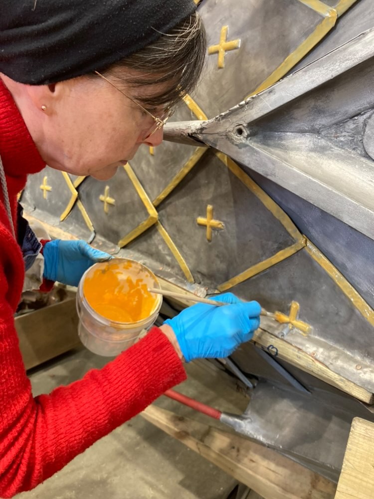 Atelier Giordani - Conservation - Restauration
Edifice – Mobilier - Sculpture – Objets d’art – Moulage –
Pierre, bois métal, polychromie et dorure - Dorure dôme Basilique Notre Dame de Bon-secours - Dorure à la mixtion - Application de la peinture d’accroche
Application de la peinture teinté ocre jaune
Application de la mixtion
Pose des feuilles d’or libres et encollées puis époussetage
Retouches or mica
Matage