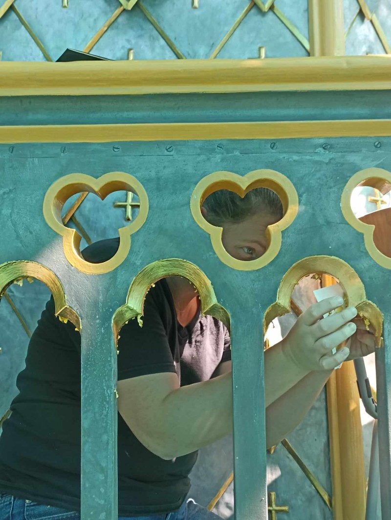 Atelier Giordani - Conservation - Restauration
Edifice – Mobilier - Sculpture – Objets d’art – Moulage –
Pierre, bois métal, polychromie et dorure - Dorure dôme Basilique Notre Dame de Bon-secours - Dorure à la mixtion - Application de la peinture d’accroche
Application de la peinture teinté ocre jaune
Application de la mixtion
Pose des feuilles d’or libres et encollées puis époussetage
Retouches or mica
Matage