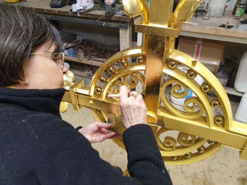 Atelier Giordani - Conservation - Restauration
Edifice – Mobilier - Sculpture – Objets d’art – Moulage –
Pierre, bois métal, polychromie et dorure - Dorure dôme Basilique Notre Dame de Bon-secours - Dorure à la mixtion - Application de la peinture d’accroche
Application de la peinture teinté ocre jaune
Application de la mixtion
Pose des feuilles d’or libres et encollées puis époussetage
Retouches or mica
Matage