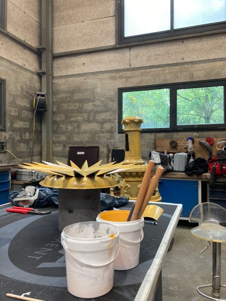 Atelier Giordani - Conservation - Restauration
Edifice – Mobilier - Sculpture – Objets d’art – Moulage –
Pierre, bois métal, polychromie et dorure - Dorure dôme Basilique Notre Dame de Bon-secours - Dorure à la mixtion - Application de la peinture d’accroche
Application de la peinture teinté ocre jaune
Application de la mixtion
Pose des feuilles d’or libres et encollées puis époussetage
Retouches or mica
Matage