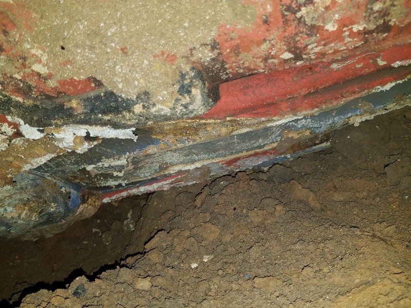 Atelier Giordani - Conservation - Restauration
Edifice – Mobilier - Sculpture – Objets d’art – Moulage –
Pierre, bois métal, polychromie et dorure - Restauration de deux statues de l’église de Saint-Etienne - Restauration de deux statues retrouvées enfouies dans la terre dans l’église Saint-Etienne de Mareil Marly - OPÉRATIONS RÉALISÉES : 

- Nettoyage et élimination minutieuse des dépôts de terre dus à l’enfouissement. 
- Fixage de la polychromie écaillante. 
- Élimination des anciennes tiges métalliques oxydées servant originellement de liaisonnement. 
- Élimination d’efflorescence de plâtre sur la statue de Saint Etienne. Assemblage des fragments, comblements des lacunes du support et ragréages.
- Dégagement de la polychromie par clivage au scalpel sous lunettes binoculaires après la réalisation d’études stratigraphiques préalables, réintégrations colorées et retouches.
- Réalisation de socle peint en ton pierre pour la présentation des statues et repose sécurisée de celles-ci à leur nouvel emplacement au sein de l’église.