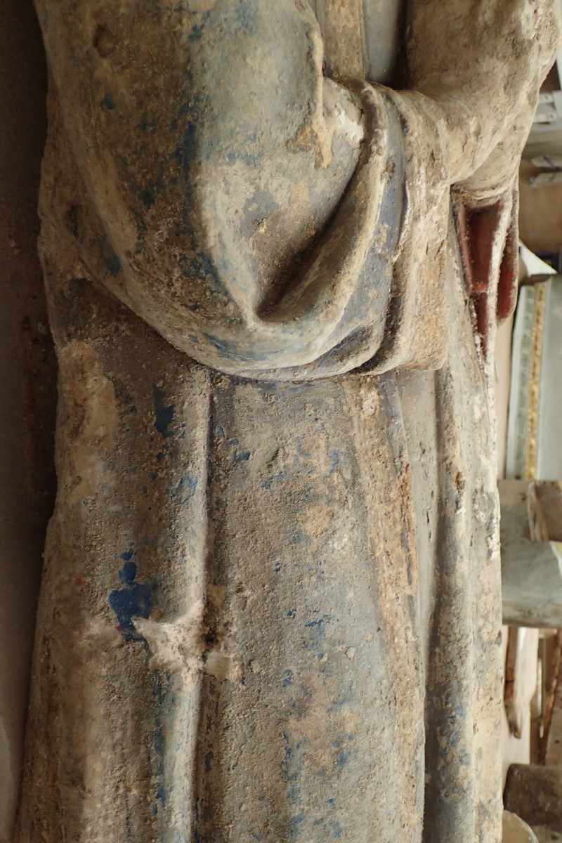 Atelier Giordani - Conservation - Restauration
Edifice – Mobilier - Sculpture – Objets d’art – Moulage –
Pierre, bois métal, polychromie et dorure - Restauration de deux statues de l’église de Saint-Etienne - Restauration de deux statues retrouvées enfouies dans la terre dans l’église Saint-Etienne de Mareil Marly - OPÉRATIONS RÉALISÉES : 

- Nettoyage et élimination minutieuse des dépôts de terre dus à l’enfouissement. 
- Fixage de la polychromie écaillante. 
- Élimination des anciennes tiges métalliques oxydées servant originellement de liaisonnement. 
- Élimination d’efflorescence de plâtre sur la statue de Saint Etienne. Assemblage des fragments, comblements des lacunes du support et ragréages.
- Dégagement de la polychromie par clivage au scalpel sous lunettes binoculaires après la réalisation d’études stratigraphiques préalables, réintégrations colorées et retouches.
- Réalisation de socle peint en ton pierre pour la présentation des statues et repose sécurisée de celles-ci à leur nouvel emplacement au sein de l’église.