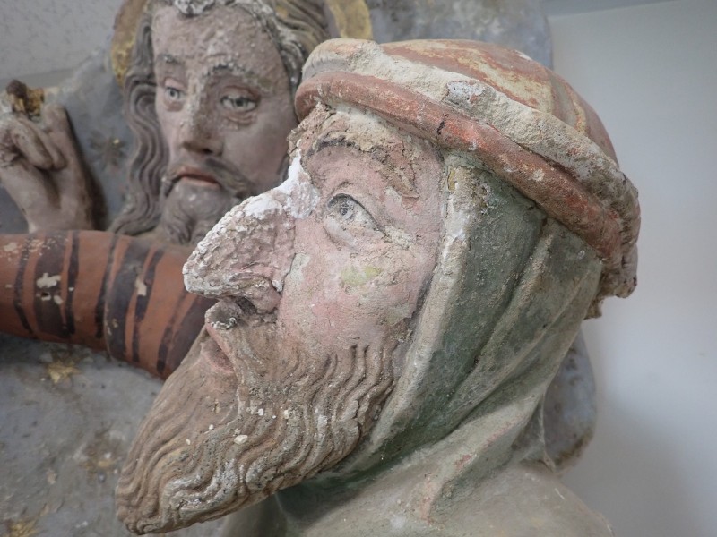 Atelier Giordani - Conservation - Restauration
Edifice – Mobilier - Sculpture – Objets d’art – Moulage –
Pierre, bois métal, polychromie et dorure - Restauration de deux statues de l’église de Saint-Etienne - Restauration de deux statues retrouvées enfouies dans la terre dans l’église Saint-Etienne de Mareil Marly - OPÉRATIONS RÉALISÉES : 

- Nettoyage et élimination minutieuse des dépôts de terre dus à l’enfouissement. 
- Fixage de la polychromie écaillante. 
- Élimination des anciennes tiges métalliques oxydées servant originellement de liaisonnement. 
- Élimination d’efflorescence de plâtre sur la statue de Saint Etienne. Assemblage des fragments, comblements des lacunes du support et ragréages.
- Dégagement de la polychromie par clivage au scalpel sous lunettes binoculaires après la réalisation d’études stratigraphiques préalables, réintégrations colorées et retouches.
- Réalisation de socle peint en ton pierre pour la présentation des statues et repose sécurisée de celles-ci à leur nouvel emplacement au sein de l’église.