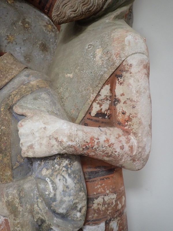 Atelier Giordani - Conservation - Restauration
Edifice – Mobilier - Sculpture – Objets d’art – Moulage –
Pierre, bois métal, polychromie et dorure - Restauration de deux statues de l’église de Saint-Etienne - Restauration de deux statues retrouvées enfouies dans la terre dans l’église Saint-Etienne de Mareil Marly - OPÉRATIONS RÉALISÉES : 

- Nettoyage et élimination minutieuse des dépôts de terre dus à l’enfouissement. 
- Fixage de la polychromie écaillante. 
- Élimination des anciennes tiges métalliques oxydées servant originellement de liaisonnement. 
- Élimination d’efflorescence de plâtre sur la statue de Saint Etienne. Assemblage des fragments, comblements des lacunes du support et ragréages.
- Dégagement de la polychromie par clivage au scalpel sous lunettes binoculaires après la réalisation d’études stratigraphiques préalables, réintégrations colorées et retouches.
- Réalisation de socle peint en ton pierre pour la présentation des statues et repose sécurisée de celles-ci à leur nouvel emplacement au sein de l’église.