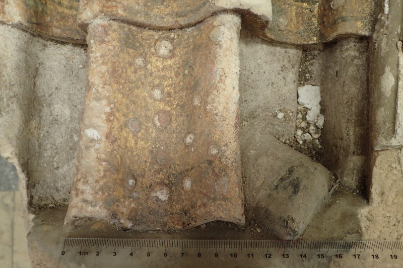 Atelier Giordani - Conservation - Restauration
Edifice – Mobilier - Sculpture – Objets d’art – Moulage –
Pierre, bois métal, polychromie et dorure - Restauration de deux statues de l’église de Saint-Etienne - Restauration de deux statues retrouvées enfouies dans la terre dans l’église Saint-Etienne de Mareil Marly - OPÉRATIONS RÉALISÉES : 

- Nettoyage et élimination minutieuse des dépôts de terre dus à l’enfouissement. 
- Fixage de la polychromie écaillante. 
- Élimination des anciennes tiges métalliques oxydées servant originellement de liaisonnement. 
- Élimination d’efflorescence de plâtre sur la statue de Saint Etienne. Assemblage des fragments, comblements des lacunes du support et ragréages.
- Dégagement de la polychromie par clivage au scalpel sous lunettes binoculaires après la réalisation d’études stratigraphiques préalables, réintégrations colorées et retouches.
- Réalisation de socle peint en ton pierre pour la présentation des statues et repose sécurisée de celles-ci à leur nouvel emplacement au sein de l’église.