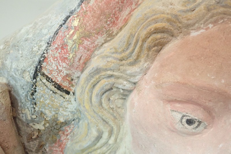 Atelier Giordani - Conservation - Restauration
Edifice – Mobilier - Sculpture – Objets d’art – Moulage –
Pierre, bois métal, polychromie et dorure - Restauration de deux statues de l’église de Saint-Etienne - Restauration de deux statues retrouvées enfouies dans la terre dans l’église Saint-Etienne de Mareil Marly - OPÉRATIONS RÉALISÉES : 

- Nettoyage et élimination minutieuse des dépôts de terre dus à l’enfouissement. 
- Fixage de la polychromie écaillante. 
- Élimination des anciennes tiges métalliques oxydées servant originellement de liaisonnement. 
- Élimination d’efflorescence de plâtre sur la statue de Saint Etienne. Assemblage des fragments, comblements des lacunes du support et ragréages.
- Dégagement de la polychromie par clivage au scalpel sous lunettes binoculaires après la réalisation d’études stratigraphiques préalables, réintégrations colorées et retouches.
- Réalisation de socle peint en ton pierre pour la présentation des statues et repose sécurisée de celles-ci à leur nouvel emplacement au sein de l’église.