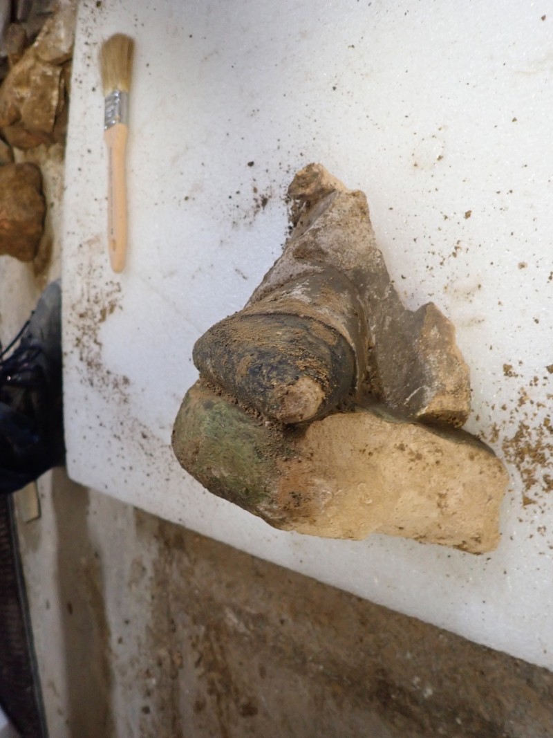 Atelier Giordani - Conservation - Restauration
Edifice – Mobilier - Sculpture – Objets d’art – Moulage –
Pierre, bois métal, polychromie et dorure - Restauration de deux statues de l’église de Saint-Etienne - Restauration de deux statues retrouvées enfouies dans la terre dans l’église Saint-Etienne de Mareil Marly - OPÉRATIONS RÉALISÉES : 

- Nettoyage et élimination minutieuse des dépôts de terre dus à l’enfouissement. 
- Fixage de la polychromie écaillante. 
- Élimination des anciennes tiges métalliques oxydées servant originellement de liaisonnement. 
- Élimination d’efflorescence de plâtre sur la statue de Saint Etienne. Assemblage des fragments, comblements des lacunes du support et ragréages.
- Dégagement de la polychromie par clivage au scalpel sous lunettes binoculaires après la réalisation d’études stratigraphiques préalables, réintégrations colorées et retouches.
- Réalisation de socle peint en ton pierre pour la présentation des statues et repose sécurisée de celles-ci à leur nouvel emplacement au sein de l’église.