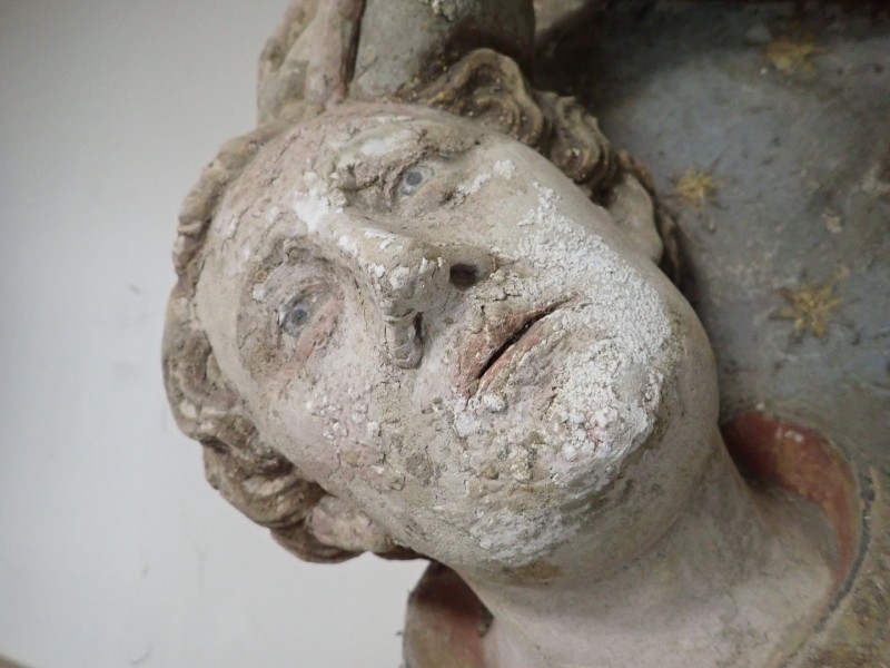 Atelier Giordani - Conservation - Restauration
Edifice – Mobilier - Sculpture – Objets d’art – Moulage –
Pierre, bois métal, polychromie et dorure - Restauration de deux statues de l’église de Saint-Etienne - Restauration de deux statues retrouvées enfouies dans la terre dans l’église Saint-Etienne de Mareil Marly - OPÉRATIONS RÉALISÉES : 

- Nettoyage et élimination minutieuse des dépôts de terre dus à l’enfouissement. 
- Fixage de la polychromie écaillante. 
- Élimination des anciennes tiges métalliques oxydées servant originellement de liaisonnement. 
- Élimination d’efflorescence de plâtre sur la statue de Saint Etienne. Assemblage des fragments, comblements des lacunes du support et ragréages.
- Dégagement de la polychromie par clivage au scalpel sous lunettes binoculaires après la réalisation d’études stratigraphiques préalables, réintégrations colorées et retouches.
- Réalisation de socle peint en ton pierre pour la présentation des statues et repose sécurisée de celles-ci à leur nouvel emplacement au sein de l’église.