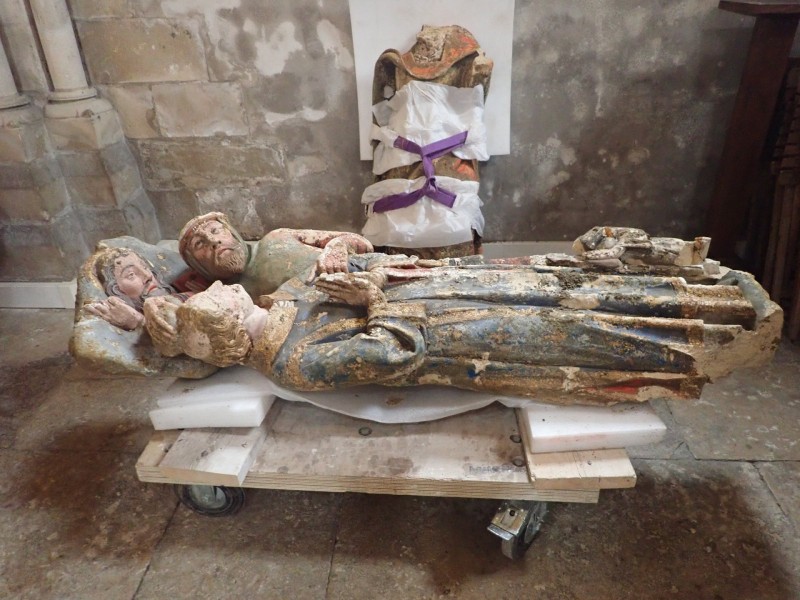 Atelier Giordani - Conservation - Restauration
Edifice – Mobilier - Sculpture – Objets d’art – Moulage –
Pierre, bois métal, polychromie et dorure - Restauration de deux statues de l’église de Saint-Etienne - Restauration de deux statues retrouvées enfouies dans la terre dans l’église Saint-Etienne de Mareil Marly - OPÉRATIONS RÉALISÉES : 

- Nettoyage et élimination minutieuse des dépôts de terre dus à l’enfouissement. 
- Fixage de la polychromie écaillante. 
- Élimination des anciennes tiges métalliques oxydées servant originellement de liaisonnement. 
- Élimination d’efflorescence de plâtre sur la statue de Saint Etienne. Assemblage des fragments, comblements des lacunes du support et ragréages.
- Dégagement de la polychromie par clivage au scalpel sous lunettes binoculaires après la réalisation d’études stratigraphiques préalables, réintégrations colorées et retouches.
- Réalisation de socle peint en ton pierre pour la présentation des statues et repose sécurisée de celles-ci à leur nouvel emplacement au sein de l’église.