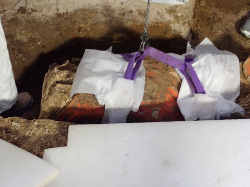 Atelier Giordani - Conservation - Restauration
Edifice – Mobilier - Sculpture – Objets d’art – Moulage –
Pierre, bois métal, polychromie et dorure - Restauration de deux statues de l’église de Saint-Etienne - Restauration de deux statues retrouvées enfouies dans la terre dans l’église Saint-Etienne de Mareil Marly - OPÉRATIONS RÉALISÉES : 

- Nettoyage et élimination minutieuse des dépôts de terre dus à l’enfouissement. 
- Fixage de la polychromie écaillante. 
- Élimination des anciennes tiges métalliques oxydées servant originellement de liaisonnement. 
- Élimination d’efflorescence de plâtre sur la statue de Saint Etienne. Assemblage des fragments, comblements des lacunes du support et ragréages.
- Dégagement de la polychromie par clivage au scalpel sous lunettes binoculaires après la réalisation d’études stratigraphiques préalables, réintégrations colorées et retouches.
- Réalisation de socle peint en ton pierre pour la présentation des statues et repose sécurisée de celles-ci à leur nouvel emplacement au sein de l’église.