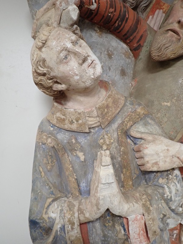 Atelier Giordani - Conservation - Restauration
Edifice – Mobilier - Sculpture – Objets d’art – Moulage –
Pierre, bois métal, polychromie et dorure - Restauration de deux statues de l’église de Saint-Etienne - Restauration de deux statues retrouvées enfouies dans la terre dans l’église Saint-Etienne de Mareil Marly - OPÉRATIONS RÉALISÉES : 

- Nettoyage et élimination minutieuse des dépôts de terre dus à l’enfouissement. 
- Fixage de la polychromie écaillante. 
- Élimination des anciennes tiges métalliques oxydées servant originellement de liaisonnement. 
- Élimination d’efflorescence de plâtre sur la statue de Saint Etienne. Assemblage des fragments, comblements des lacunes du support et ragréages.
- Dégagement de la polychromie par clivage au scalpel sous lunettes binoculaires après la réalisation d’études stratigraphiques préalables, réintégrations colorées et retouches.
- Réalisation de socle peint en ton pierre pour la présentation des statues et repose sécurisée de celles-ci à leur nouvel emplacement au sein de l’église.