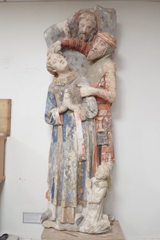 Atelier Giordani - Conservation - Restauration
Edifice – Mobilier - Sculpture – Objets d’art – Moulage –
Pierre, bois métal, polychromie et dorure - Restauration de deux statues de l’église de Saint-Etienne - Restauration de deux statues retrouvées enfouies dans la terre dans l’église Saint-Etienne de Mareil Marly - OPÉRATIONS RÉALISÉES : 

- Nettoyage et élimination minutieuse des dépôts de terre dus à l’enfouissement. 
- Fixage de la polychromie écaillante. 
- Élimination des anciennes tiges métalliques oxydées servant originellement de liaisonnement. 
- Élimination d’efflorescence de plâtre sur la statue de Saint Etienne. Assemblage des fragments, comblements des lacunes du support et ragréages.
- Dégagement de la polychromie par clivage au scalpel sous lunettes binoculaires après la réalisation d’études stratigraphiques préalables, réintégrations colorées et retouches.
- Réalisation de socle peint en ton pierre pour la présentation des statues et repose sécurisée de celles-ci à leur nouvel emplacement au sein de l’église.