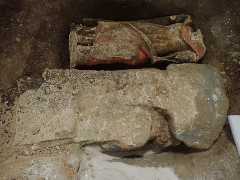 Atelier Giordani - Conservation - Restauration
Edifice – Mobilier - Sculpture – Objets d’art – Moulage –
Pierre, bois métal, polychromie et dorure - Restauration de deux statues de l’église de Saint-Etienne - Restauration de deux statues retrouvées enfouies dans la terre dans l’église Saint-Etienne de Mareil Marly - OPÉRATIONS RÉALISÉES : 

- Nettoyage et élimination minutieuse des dépôts de terre dus à l’enfouissement. 
- Fixage de la polychromie écaillante. 
- Élimination des anciennes tiges métalliques oxydées servant originellement de liaisonnement. 
- Élimination d’efflorescence de plâtre sur la statue de Saint Etienne. Assemblage des fragments, comblements des lacunes du support et ragréages.
- Dégagement de la polychromie par clivage au scalpel sous lunettes binoculaires après la réalisation d’études stratigraphiques préalables, réintégrations colorées et retouches.
- Réalisation de socle peint en ton pierre pour la présentation des statues et repose sécurisée de celles-ci à leur nouvel emplacement au sein de l’église.