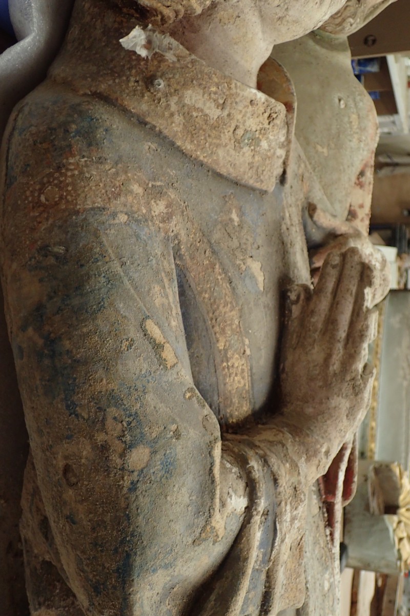 Atelier Giordani - Conservation - Restauration
Edifice – Mobilier - Sculpture – Objets d’art – Moulage –
Pierre, bois métal, polychromie et dorure - Restauration de deux statues de l’église de Saint-Etienne - Restauration de deux statues retrouvées enfouies dans la terre dans l’église Saint-Etienne de Mareil Marly - OPÉRATIONS RÉALISÉES : 

- Nettoyage et élimination minutieuse des dépôts de terre dus à l’enfouissement. 
- Fixage de la polychromie écaillante. 
- Élimination des anciennes tiges métalliques oxydées servant originellement de liaisonnement. 
- Élimination d’efflorescence de plâtre sur la statue de Saint Etienne. Assemblage des fragments, comblements des lacunes du support et ragréages.
- Dégagement de la polychromie par clivage au scalpel sous lunettes binoculaires après la réalisation d’études stratigraphiques préalables, réintégrations colorées et retouches.
- Réalisation de socle peint en ton pierre pour la présentation des statues et repose sécurisée de celles-ci à leur nouvel emplacement au sein de l’église.