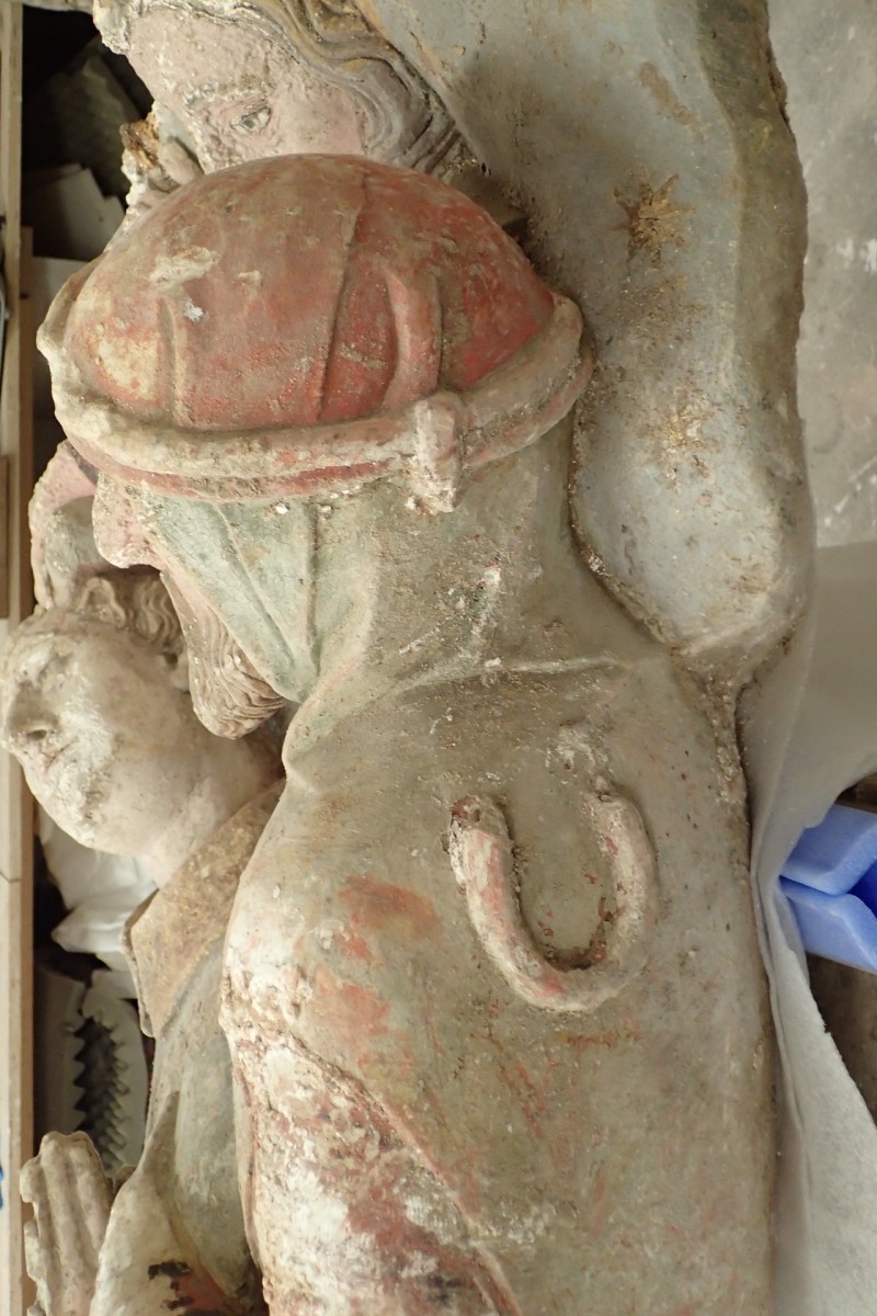 Atelier Giordani - Conservation - Restauration
Edifice – Mobilier - Sculpture – Objets d’art – Moulage –
Pierre, bois métal, polychromie et dorure - Restauration de deux statues de l’église de Saint-Etienne - Restauration de deux statues retrouvées enfouies dans la terre dans l’église Saint-Etienne de Mareil Marly - OPÉRATIONS RÉALISÉES : 

- Nettoyage et élimination minutieuse des dépôts de terre dus à l’enfouissement. 
- Fixage de la polychromie écaillante. 
- Élimination des anciennes tiges métalliques oxydées servant originellement de liaisonnement. 
- Élimination d’efflorescence de plâtre sur la statue de Saint Etienne. Assemblage des fragments, comblements des lacunes du support et ragréages.
- Dégagement de la polychromie par clivage au scalpel sous lunettes binoculaires après la réalisation d’études stratigraphiques préalables, réintégrations colorées et retouches.
- Réalisation de socle peint en ton pierre pour la présentation des statues et repose sécurisée de celles-ci à leur nouvel emplacement au sein de l’église.