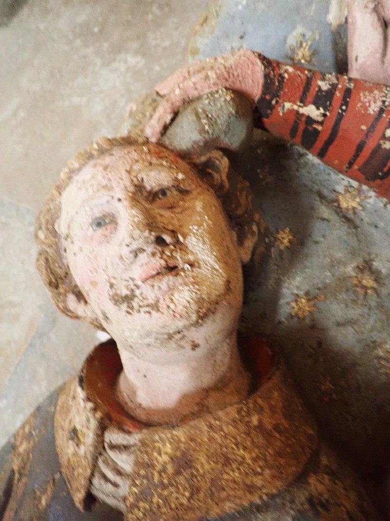 Atelier Giordani - Conservation - Restauration
Edifice – Mobilier - Sculpture – Objets d’art – Moulage –
Pierre, bois métal, polychromie et dorure - Restauration de deux statues de l’église de Saint-Etienne - Restauration de deux statues retrouvées enfouies dans la terre dans l’église Saint-Etienne de Mareil Marly - OPÉRATIONS RÉALISÉES : 

- Nettoyage et élimination minutieuse des dépôts de terre dus à l’enfouissement. 
- Fixage de la polychromie écaillante. 
- Élimination des anciennes tiges métalliques oxydées servant originellement de liaisonnement. 
- Élimination d’efflorescence de plâtre sur la statue de Saint Etienne. Assemblage des fragments, comblements des lacunes du support et ragréages.
- Dégagement de la polychromie par clivage au scalpel sous lunettes binoculaires après la réalisation d’études stratigraphiques préalables, réintégrations colorées et retouches.
- Réalisation de socle peint en ton pierre pour la présentation des statues et repose sécurisée de celles-ci à leur nouvel emplacement au sein de l’église.