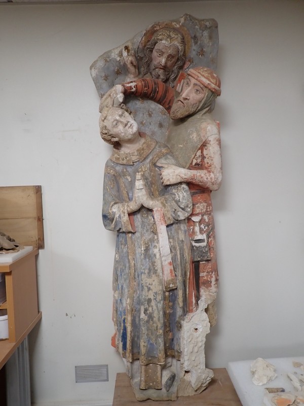 Atelier Giordani - Conservation - Restauration
Edifice – Mobilier - Sculpture – Objets d’art – Moulage –
Pierre, bois métal, polychromie et dorure - Restauration de deux statues de l’église de Saint-Etienne - Restauration de deux statues retrouvées enfouies dans la terre dans l’église Saint-Etienne de Mareil Marly - OPÉRATIONS RÉALISÉES : 

- Nettoyage et élimination minutieuse des dépôts de terre dus à l’enfouissement. 
- Fixage de la polychromie écaillante. 
- Élimination des anciennes tiges métalliques oxydées servant originellement de liaisonnement. 
- Élimination d’efflorescence de plâtre sur la statue de Saint Etienne. Assemblage des fragments, comblements des lacunes du support et ragréages.
- Dégagement de la polychromie par clivage au scalpel sous lunettes binoculaires après la réalisation d’études stratigraphiques préalables, réintégrations colorées et retouches.
- Réalisation de socle peint en ton pierre pour la présentation des statues et repose sécurisée de celles-ci à leur nouvel emplacement au sein de l’église.