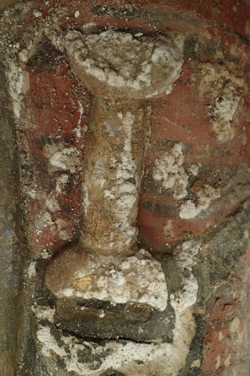 Atelier Giordani - Conservation - Restauration
Edifice – Mobilier - Sculpture – Objets d’art – Moulage –
Pierre, bois métal, polychromie et dorure - Restauration de deux statues de l’église de Saint-Etienne - Restauration de deux statues retrouvées enfouies dans la terre dans l’église Saint-Etienne de Mareil Marly - OPÉRATIONS RÉALISÉES : 

- Nettoyage et élimination minutieuse des dépôts de terre dus à l’enfouissement. 
- Fixage de la polychromie écaillante. 
- Élimination des anciennes tiges métalliques oxydées servant originellement de liaisonnement. 
- Élimination d’efflorescence de plâtre sur la statue de Saint Etienne. Assemblage des fragments, comblements des lacunes du support et ragréages.
- Dégagement de la polychromie par clivage au scalpel sous lunettes binoculaires après la réalisation d’études stratigraphiques préalables, réintégrations colorées et retouches.
- Réalisation de socle peint en ton pierre pour la présentation des statues et repose sécurisée de celles-ci à leur nouvel emplacement au sein de l’église.