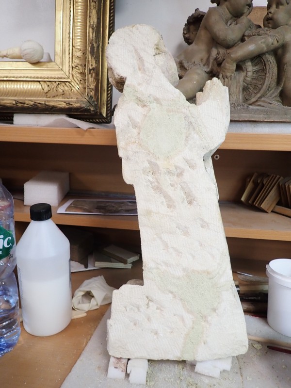 Atelier Giordani - Conservation - Restauration
Edifice – Mobilier - Sculpture – Objets d’art – Moulage –
Pierre, bois métal, polychromie et dorure - Restauration de deux statues de l’église de Saint-Etienne - Restauration de deux statues retrouvées enfouies dans la terre dans l’église Saint-Etienne de Mareil Marly - OPÉRATIONS RÉALISÉES : 

- Nettoyage et élimination minutieuse des dépôts de terre dus à l’enfouissement. 
- Fixage de la polychromie écaillante. 
- Élimination des anciennes tiges métalliques oxydées servant originellement de liaisonnement. 
- Élimination d’efflorescence de plâtre sur la statue de Saint Etienne. Assemblage des fragments, comblements des lacunes du support et ragréages.
- Dégagement de la polychromie par clivage au scalpel sous lunettes binoculaires après la réalisation d’études stratigraphiques préalables, réintégrations colorées et retouches.
- Réalisation de socle peint en ton pierre pour la présentation des statues et repose sécurisée de celles-ci à leur nouvel emplacement au sein de l’église.