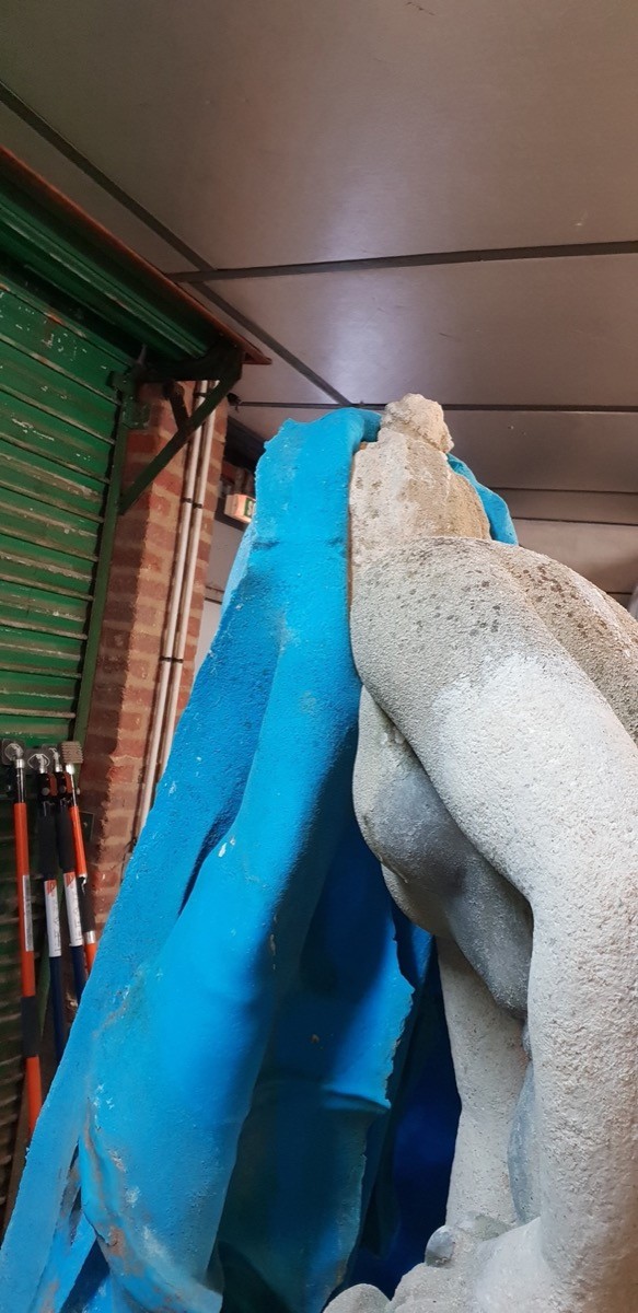 Atelier Giordani - Conservation - Restauration
Edifice – Mobilier - Sculpture – Objets d’art – Moulage –
Pierre, bois métal, polychromie et dorure - Moulage complet de la statue sur une reproduction et tirage en micro-béton - Pierre reconstituée avec armature métallique - OPÉRATIONS RÉALISÉES
Reproduction :
-	Dépose
-	Nettoyage
-	Passivation et restitution des reliefs manquants
-	Comblement

Copie :
-	Préparation du support (reproduction)
-	Prise d’empreinte
-	Réalisation d’un contre-moule
-	Création d’un tirage en micro béton
- Finitions à sec, repose