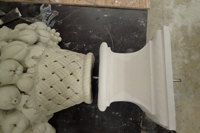 Atelier Giordani - Conservation - Restauration
Edifice – Mobilier - Sculpture – Objets d’art – Moulage –
Pierre, bois métal, polychromie et dorure - Moulage des deux vases, restauration du piédestal - Originaux en pierre calcaire - OPÉRATIONS RÉALISÉES
-	Moulage complet du socle d’après modèle en pierre 
-	Réalisation d’une chape en élastomère silicone pour l’empreinte
-	Réalisation d’un contre-moule à pièce en plâtre et filasse
-	Démontage du moule et remontage
- Tirage d’un exemplaire en micro-béton, et patine d’harmonisation 
- Transport, pose, fixation et scellement