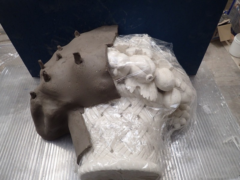 Atelier Giordani - Conservation - Restauration
Edifice – Mobilier - Sculpture – Objets d’art – Moulage –
Pierre, bois métal, polychromie et dorure - Moulage des deux vases, restauration du piédestal - Originaux en pierre calcaire - OPÉRATIONS RÉALISÉES
-	Moulage complet du socle d’après modèle en pierre 
-	Réalisation d’une chape en élastomère silicone pour l’empreinte
-	Réalisation d’un contre-moule à pièce en plâtre et filasse
-	Démontage du moule et remontage
- Tirage d’un exemplaire en micro-béton, et patine d’harmonisation 
- Transport, pose, fixation et scellement