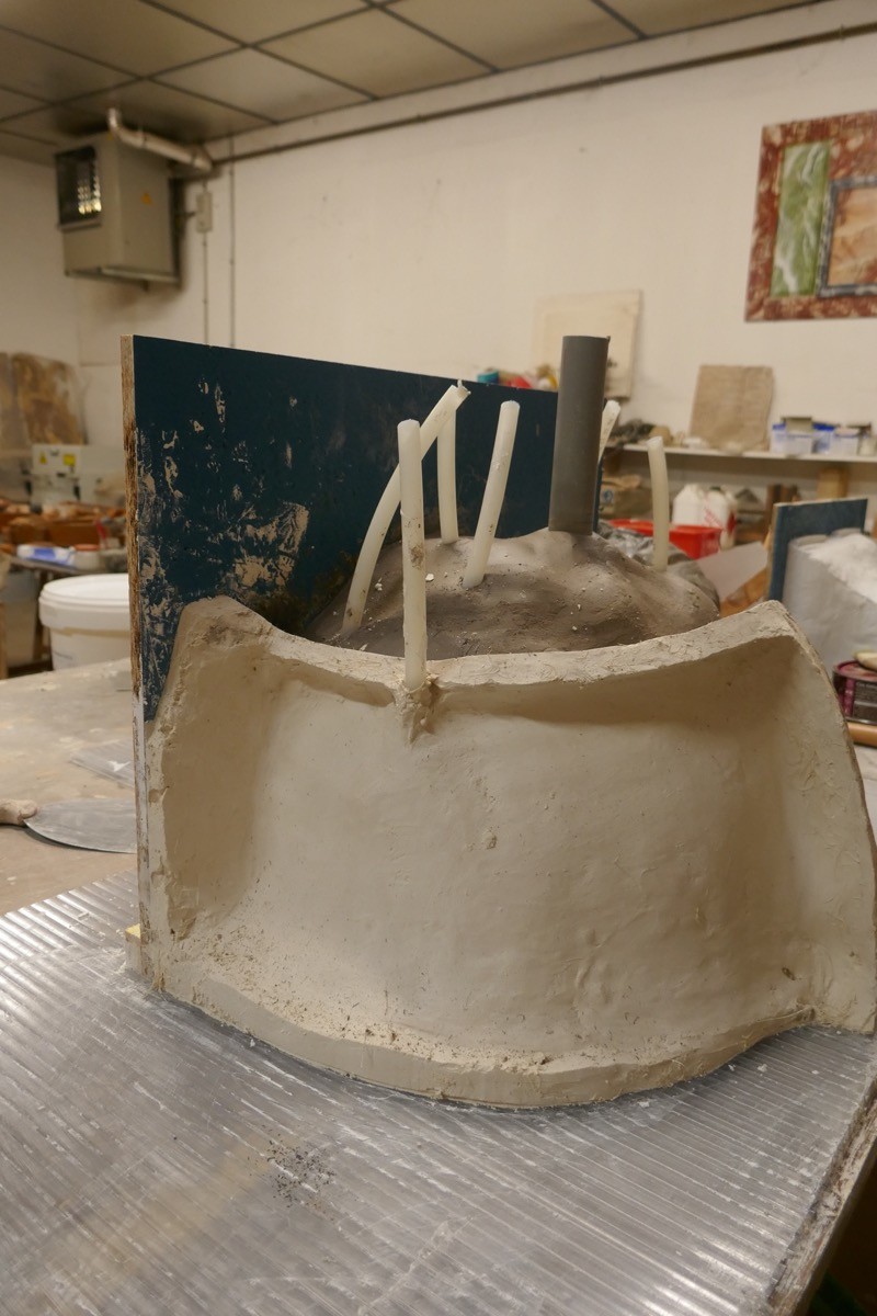 Atelier Giordani - Conservation - Restauration
Edifice – Mobilier - Sculpture – Objets d’art – Moulage –
Pierre, bois métal, polychromie et dorure - Moulage des deux vases, restauration du piédestal - Originaux en pierre calcaire - OPÉRATIONS RÉALISÉES
-	Moulage complet du socle d’après modèle en pierre 
-	Réalisation d’une chape en élastomère silicone pour l’empreinte
-	Réalisation d’un contre-moule à pièce en plâtre et filasse
-	Démontage du moule et remontage
- Tirage d’un exemplaire en micro-béton, et patine d’harmonisation 
- Transport, pose, fixation et scellement