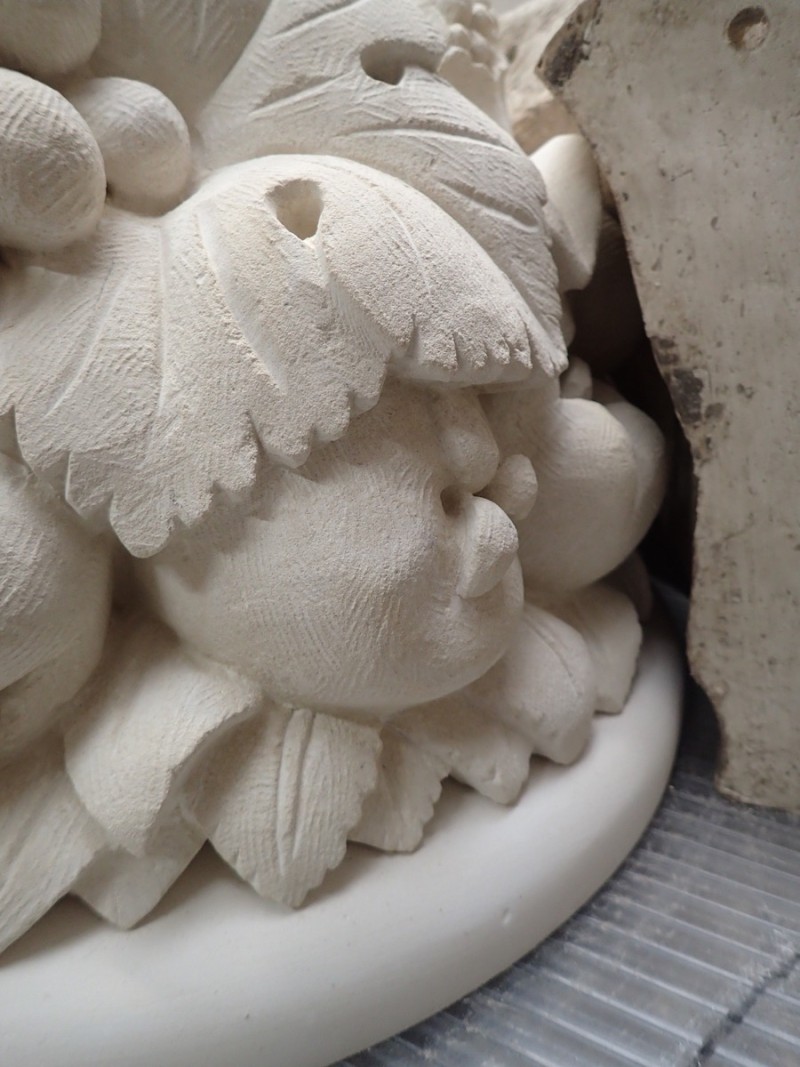 Atelier Giordani - Conservation - Restauration
Edifice – Mobilier - Sculpture – Objets d’art – Moulage –
Pierre, bois métal, polychromie et dorure - Moulage des deux vases, restauration du piédestal - Originaux en pierre calcaire - OPÉRATIONS RÉALISÉES
-	Moulage complet du socle d’après modèle en pierre 
-	Réalisation d’une chape en élastomère silicone pour l’empreinte
-	Réalisation d’un contre-moule à pièce en plâtre et filasse
-	Démontage du moule et remontage
- Tirage d’un exemplaire en micro-béton, et patine d’harmonisation 
- Transport, pose, fixation et scellement