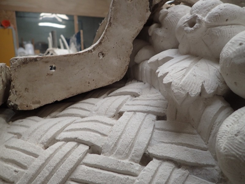 Atelier Giordani - Conservation - Restauration
Edifice – Mobilier - Sculpture – Objets d’art – Moulage –
Pierre, bois métal, polychromie et dorure - Moulage des deux vases, restauration du piédestal - Originaux en pierre calcaire - OPÉRATIONS RÉALISÉES
-	Moulage complet du socle d’après modèle en pierre 
-	Réalisation d’une chape en élastomère silicone pour l’empreinte
-	Réalisation d’un contre-moule à pièce en plâtre et filasse
-	Démontage du moule et remontage
- Tirage d’un exemplaire en micro-béton, et patine d’harmonisation 
- Transport, pose, fixation et scellement