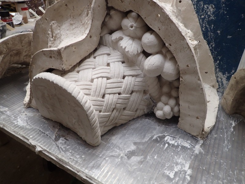 Atelier Giordani - Conservation - Restauration
Edifice – Mobilier - Sculpture – Objets d’art – Moulage –
Pierre, bois métal, polychromie et dorure - Moulage des deux vases, restauration du piédestal - Originaux en pierre calcaire - OPÉRATIONS RÉALISÉES
-	Moulage complet du socle d’après modèle en pierre 
-	Réalisation d’une chape en élastomère silicone pour l’empreinte
-	Réalisation d’un contre-moule à pièce en plâtre et filasse
-	Démontage du moule et remontage
- Tirage d’un exemplaire en micro-béton, et patine d’harmonisation 
- Transport, pose, fixation et scellement