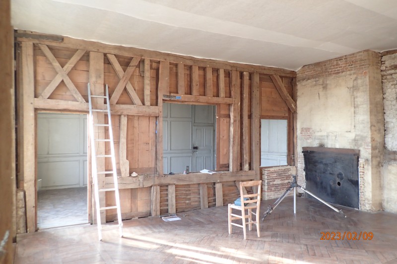 Atelier Giordani - Conservation - Restauration
Edifice – Mobilier - Sculpture – Objets d’art – Moulage –
Pierre, bois métal, polychromie et dorure - Parloir de l'abbesse Abbaye de Verneuil sur Avre - Bois polychrome - -	Montage de l’échafaudage
-	Prise de côtes et mesures
-	Dépose des boiseries
-	Renfort structurel charpente
-	Traitement insecticide et fongicide de la charpente
-	Transport des panneaux en ateliers
-	Dépoussiérage
-	Purges et greffes
-	Consolidation chimique du support 
-	Révision des assemblages
-	Reprise des arasements et disjointoiements
-	Renforts structurels des panneaux
-	Comblements
-	Traitement insecticide des panneaux
-	Montage à blanc
-	Mise en peinture des montant et traverses
-	Dévernissage et retouche colorées des panneaux
-	Vernissage
-	Repose