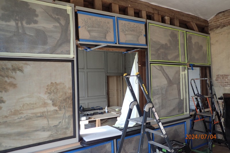 Atelier Giordani - Conservation - Restauration
Edifice – Mobilier - Sculpture – Objets d’art – Moulage –
Pierre, bois métal, polychromie et dorure - Parloir de l'abbesse Abbaye de Verneuil sur Avre - Bois polychrome - -	Montage de l’échafaudage
-	Prise de côtes et mesures
-	Dépose des boiseries
-	Renfort structurel charpente
-	Traitement insecticide et fongicide de la charpente
-	Transport des panneaux en ateliers
-	Dépoussiérage
-	Purges et greffes
-	Consolidation chimique du support 
-	Révision des assemblages
-	Reprise des arasements et disjointoiements
-	Renforts structurels des panneaux
-	Comblements
-	Traitement insecticide des panneaux
-	Montage à blanc
-	Mise en peinture des montant et traverses
-	Dévernissage et retouche colorées des panneaux
-	Vernissage
-	Repose