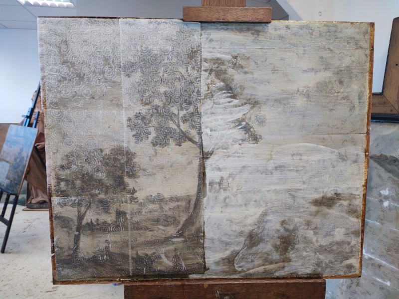 Atelier Giordani - Conservation - Restauration
Edifice – Mobilier - Sculpture – Objets d’art – Moulage –
Pierre, bois métal, polychromie et dorure - Parloir de l'abbesse Abbaye de Verneuil sur Avre - Bois polychrome - -	Montage de l’échafaudage
-	Prise de côtes et mesures
-	Dépose des boiseries
-	Renfort structurel charpente
-	Traitement insecticide et fongicide de la charpente
-	Transport des panneaux en ateliers
-	Dépoussiérage
-	Purges et greffes
-	Consolidation chimique du support 
-	Révision des assemblages
-	Reprise des arasements et disjointoiements
-	Renforts structurels des panneaux
-	Comblements
-	Traitement insecticide des panneaux
-	Montage à blanc
-	Mise en peinture des montant et traverses
-	Dévernissage et retouche colorées des panneaux
-	Vernissage
-	Repose
