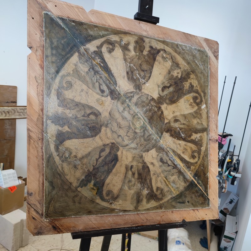 Atelier Giordani - Conservation - Restauration
Edifice – Mobilier - Sculpture – Objets d’art – Moulage –
Pierre, bois métal, polychromie et dorure - Parloir de l'abbesse Abbaye de Verneuil sur Avre - Bois polychrome - -	Montage de l’échafaudage
-	Prise de côtes et mesures
-	Dépose des boiseries
-	Renfort structurel charpente
-	Traitement insecticide et fongicide de la charpente
-	Transport des panneaux en ateliers
-	Dépoussiérage
-	Purges et greffes
-	Consolidation chimique du support 
-	Révision des assemblages
-	Reprise des arasements et disjointoiements
-	Renforts structurels des panneaux
-	Comblements
-	Traitement insecticide des panneaux
-	Montage à blanc
-	Mise en peinture des montant et traverses
-	Dévernissage et retouche colorées des panneaux
-	Vernissage
-	Repose