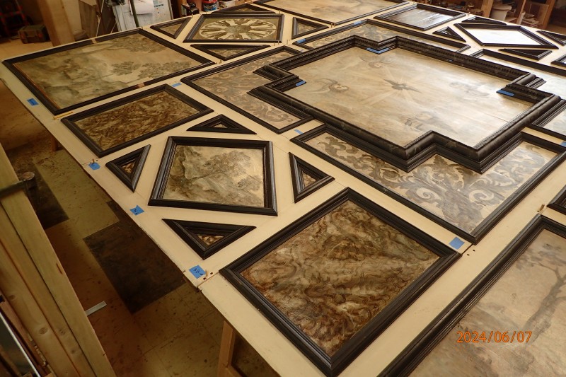 Atelier Giordani - Conservation - Restauration
Edifice – Mobilier - Sculpture – Objets d’art – Moulage –
Pierre, bois métal, polychromie et dorure - Parloir de l'abbesse Abbaye de Verneuil sur Avre - Bois polychrome - -	Montage de l’échafaudage
-	Prise de côtes et mesures
-	Dépose des boiseries
-	Renfort structurel charpente
-	Traitement insecticide et fongicide de la charpente
-	Transport des panneaux en ateliers
-	Dépoussiérage
-	Purges et greffes
-	Consolidation chimique du support 
-	Révision des assemblages
-	Reprise des arasements et disjointoiements
-	Renforts structurels des panneaux
-	Comblements
-	Traitement insecticide des panneaux
-	Montage à blanc
-	Mise en peinture des montant et traverses
-	Dévernissage et retouche colorées des panneaux
-	Vernissage
-	Repose