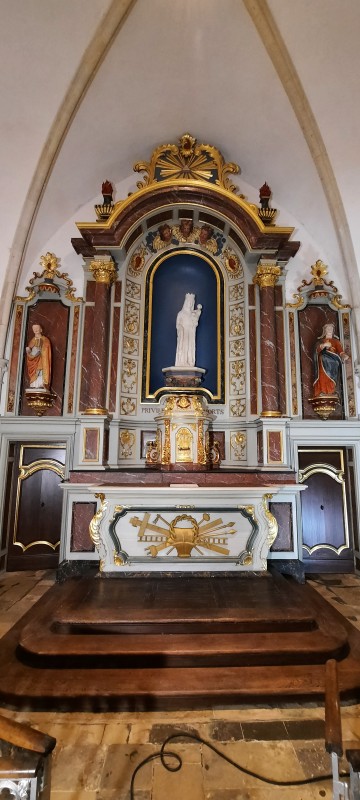 Atelier Giordani - Conservation - Restauration
Edifice – Mobilier - Sculpture – Objets d’art – Moulage –
Pierre, bois métal, polychromie et dorure - Conservation restauration de l'ensemble maître-autel retable majeur - Bois polychrome et dorure - Dépoussiérage 
Reprise du dégagement de polychromie 
Allègement des vernis 
Ragréage des manques
Masticage des lacunes
Réintégration colorée, avec reprise des faux-bois et faux-marbres
Dorure à la mixtion et feuille d’or 
Reprise de lacune de dorure au pinceau et à l’or minérale mica 
Vernissage de l’ensemble pour protection