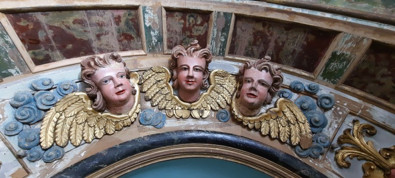 Atelier Giordani - Conservation - Restauration
Edifice – Mobilier - Sculpture – Objets d’art – Moulage –
Pierre, bois métal, polychromie et dorure - Conservation restauration de l'ensemble maître-autel retable majeur - Bois polychrome et dorure - Dépoussiérage 
Reprise du dégagement de polychromie 
Allègement des vernis 
Ragréage des manques
Masticage des lacunes
Réintégration colorée, avec reprise des faux-bois et faux-marbres
Dorure à la mixtion et feuille d’or 
Reprise de lacune de dorure au pinceau et à l’or minérale mica 
Vernissage de l’ensemble pour protection