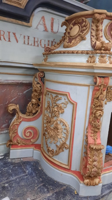 Atelier Giordani - Conservation - Restauration
Edifice – Mobilier - Sculpture – Objets d’art – Moulage –
Pierre, bois métal, polychromie et dorure - Conservation restauration de l'ensemble maître-autel retable majeur - Bois polychrome et dorure - Dépoussiérage 
Reprise du dégagement de polychromie 
Allègement des vernis 
Ragréage des manques
Masticage des lacunes
Réintégration colorée, avec reprise des faux-bois et faux-marbres
Dorure à la mixtion et feuille d’or 
Reprise de lacune de dorure au pinceau et à l’or minérale mica 
Vernissage de l’ensemble pour protection