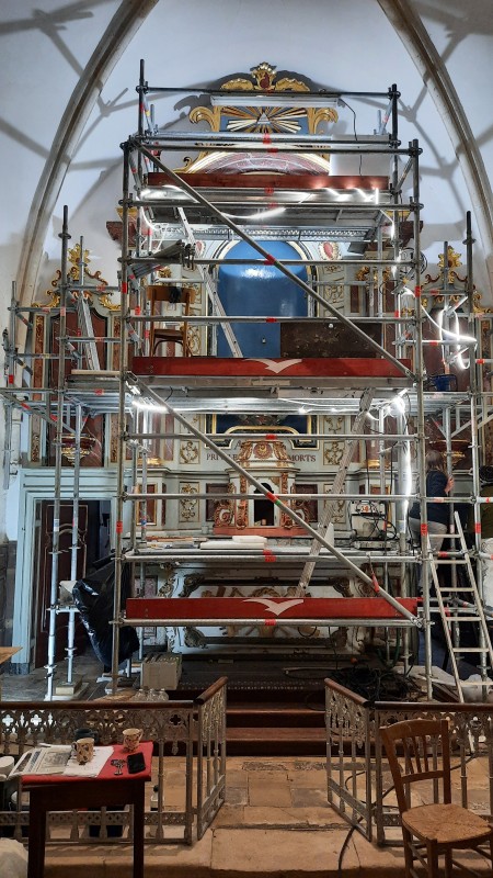 Atelier Giordani - Conservation - Restauration
Edifice – Mobilier - Sculpture – Objets d’art – Moulage –
Pierre, bois métal, polychromie et dorure - Conservation restauration de l'ensemble maître-autel retable majeur - Bois polychrome et dorure - Dépoussiérage 
Reprise du dégagement de polychromie 
Allègement des vernis 
Ragréage des manques
Masticage des lacunes
Réintégration colorée, avec reprise des faux-bois et faux-marbres
Dorure à la mixtion et feuille d’or 
Reprise de lacune de dorure au pinceau et à l’or minérale mica 
Vernissage de l’ensemble pour protection