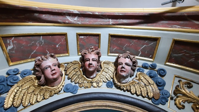 Atelier Giordani - Conservation - Restauration
Edifice – Mobilier - Sculpture – Objets d’art – Moulage –
Pierre, bois métal, polychromie et dorure - Conservation restauration de l'ensemble maître-autel retable majeur - Bois polychrome et dorure - Dépoussiérage 
Reprise du dégagement de polychromie 
Allègement des vernis 
Ragréage des manques
Masticage des lacunes
Réintégration colorée, avec reprise des faux-bois et faux-marbres
Dorure à la mixtion et feuille d’or 
Reprise de lacune de dorure au pinceau et à l’or minérale mica 
Vernissage de l’ensemble pour protection