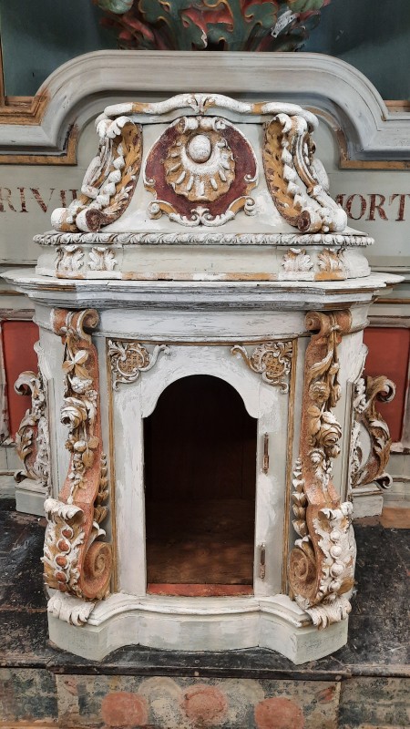 Atelier Giordani - Conservation - Restauration
Edifice – Mobilier - Sculpture – Objets d’art – Moulage –
Pierre, bois métal, polychromie et dorure - Conservation restauration de l'ensemble maître-autel retable majeur - Bois polychrome et dorure - Dépoussiérage 
Reprise du dégagement de polychromie 
Allègement des vernis 
Ragréage des manques
Masticage des lacunes
Réintégration colorée, avec reprise des faux-bois et faux-marbres
Dorure à la mixtion et feuille d’or 
Reprise de lacune de dorure au pinceau et à l’or minérale mica 
Vernissage de l’ensemble pour protection