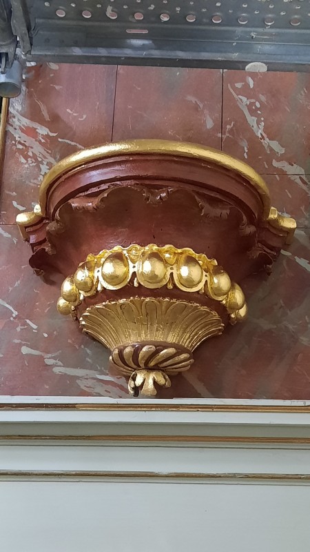 Atelier Giordani - Conservation - Restauration
Edifice – Mobilier - Sculpture – Objets d’art – Moulage –
Pierre, bois métal, polychromie et dorure - Conservation restauration de l'ensemble maître-autel retable majeur - Bois polychrome et dorure - Dépoussiérage 
Reprise du dégagement de polychromie 
Allègement des vernis 
Ragréage des manques
Masticage des lacunes
Réintégration colorée, avec reprise des faux-bois et faux-marbres
Dorure à la mixtion et feuille d’or 
Reprise de lacune de dorure au pinceau et à l’or minérale mica 
Vernissage de l’ensemble pour protection
